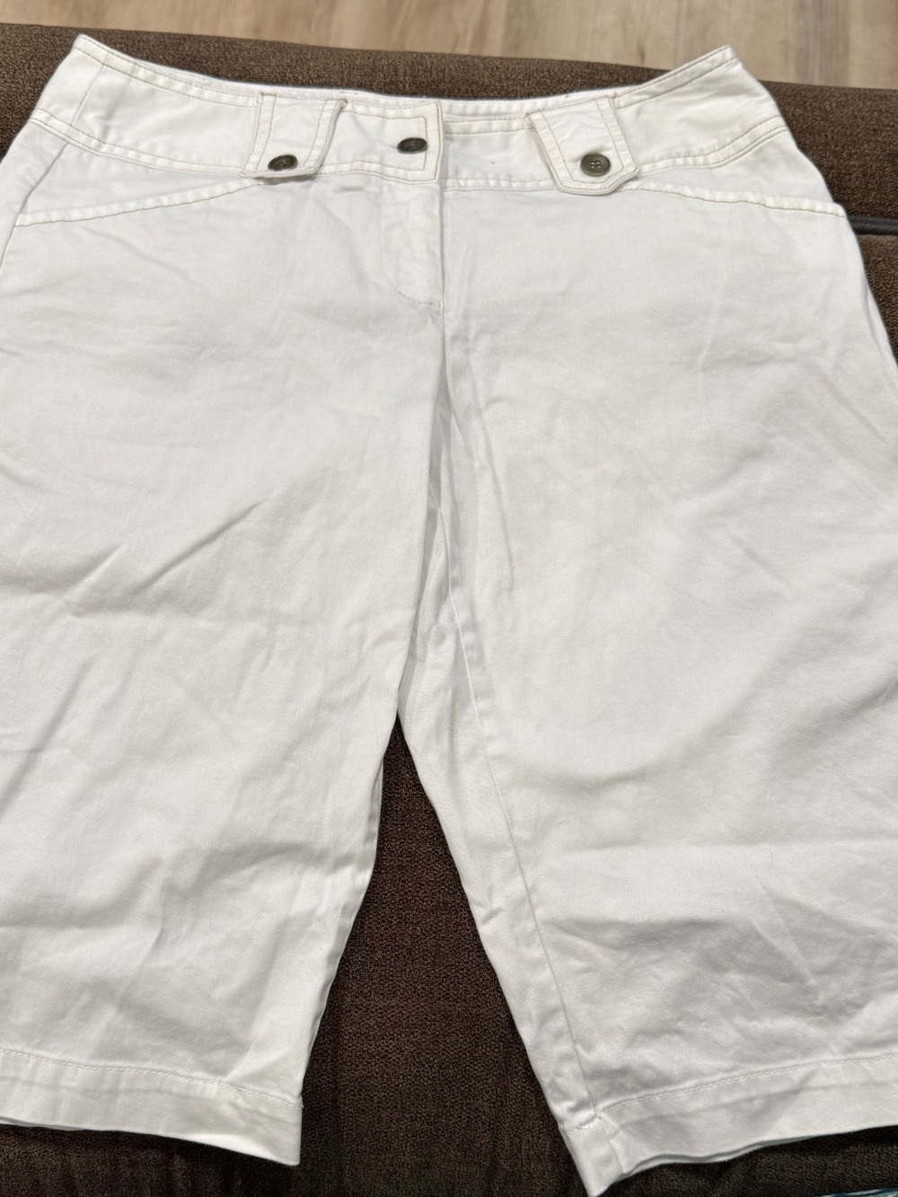 Ellen Tracy White Bermuda-Length Cropped Shorts